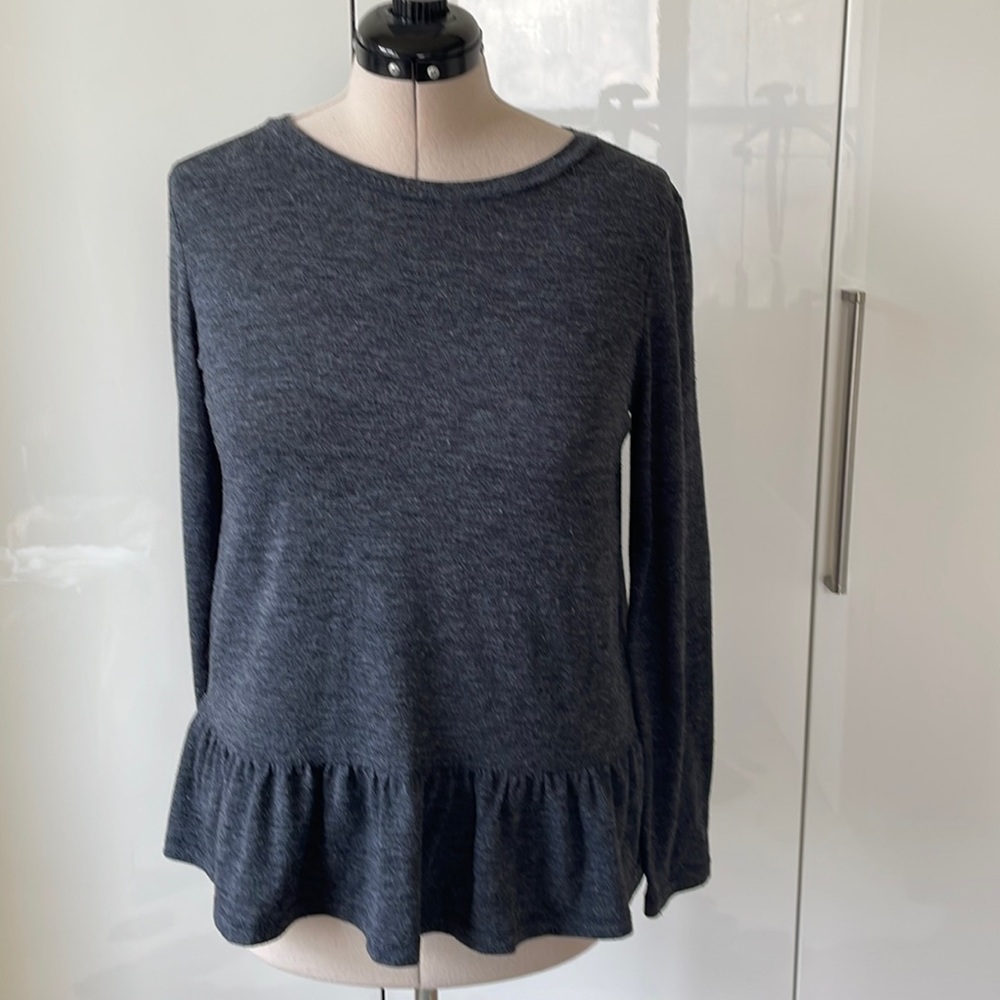 LOFT Sweater with long sleeves Color-Gray Size-Medium